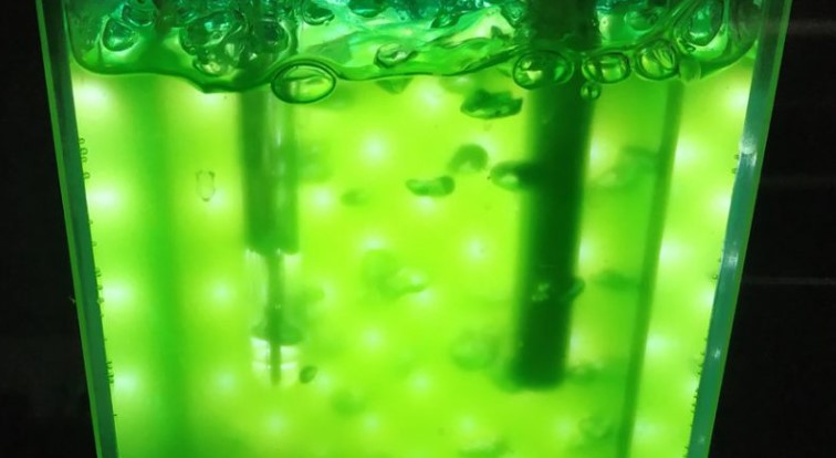 periferiacts's tweet photo. Desarrollan un dispositivo que cambia el dióxido de #carbono por oxígeno. Es un purificador del aire que funciona a partir de microalgas nativas, desarrollado entre un instituto de investigación del #conicet  y la empresa de tecnología de #YPF , Y-TEC.
https://t.co/u3QcfRdCbz https://t.co/vWeaEwmHwh