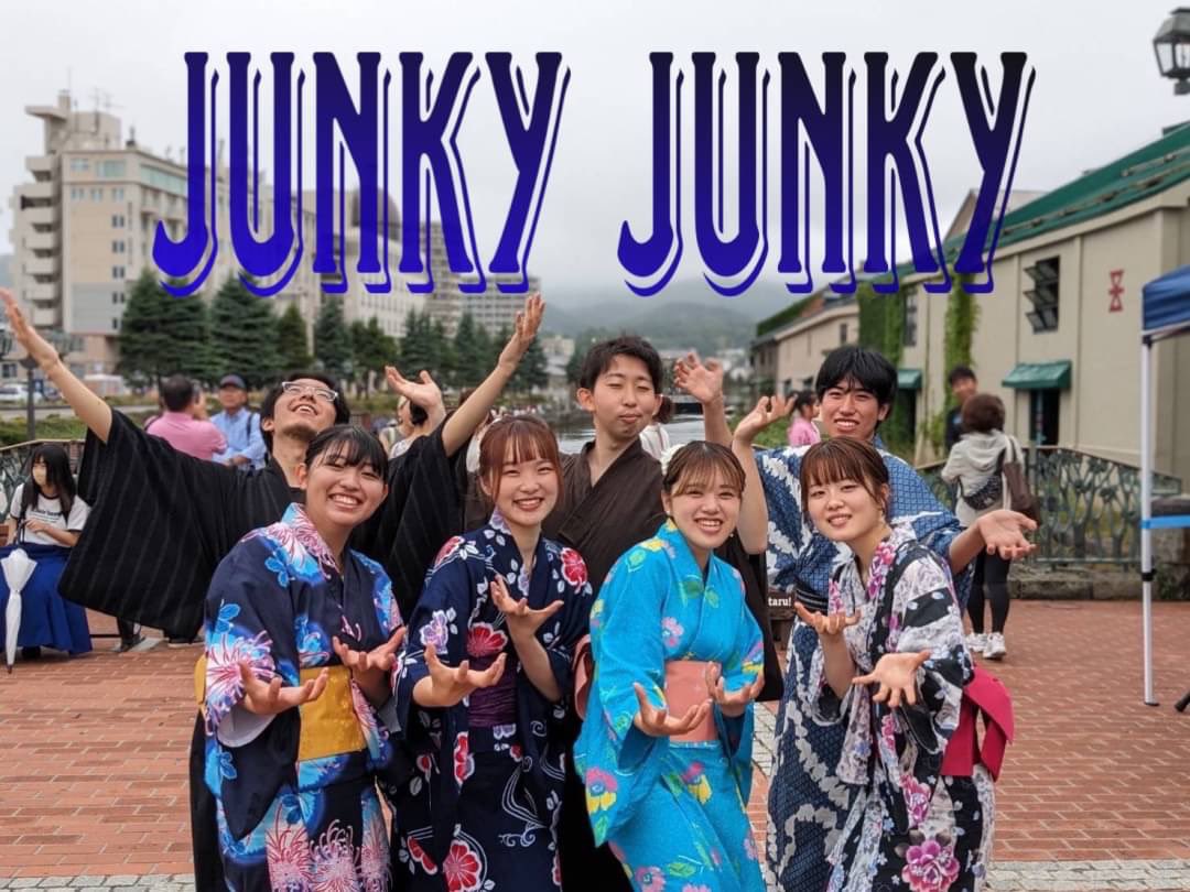 MAS_acappella's tweet photo. 本日紹介するバンドは…！
NoSeRA所属　Junky Junky！！

【バンドコメント】
北海道大学NoSeRA所属2年目同期バンドJunkyJunkyと申します。
7声で創られる壮大な音楽をお楽しみください。

MASファイナルまであと…8日！！ https://t.co/whUUHmYEVj