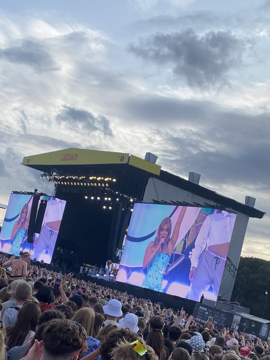 Awesome time at #leedsfest yesterday, highlights were def: Imagine Dragons, Becky Hill and Billie Eilish. Drinking wine in a plastic bottle and spending £15 on chips 🤦🏼‍♀️
I reckon that should take me all weekend to recover….