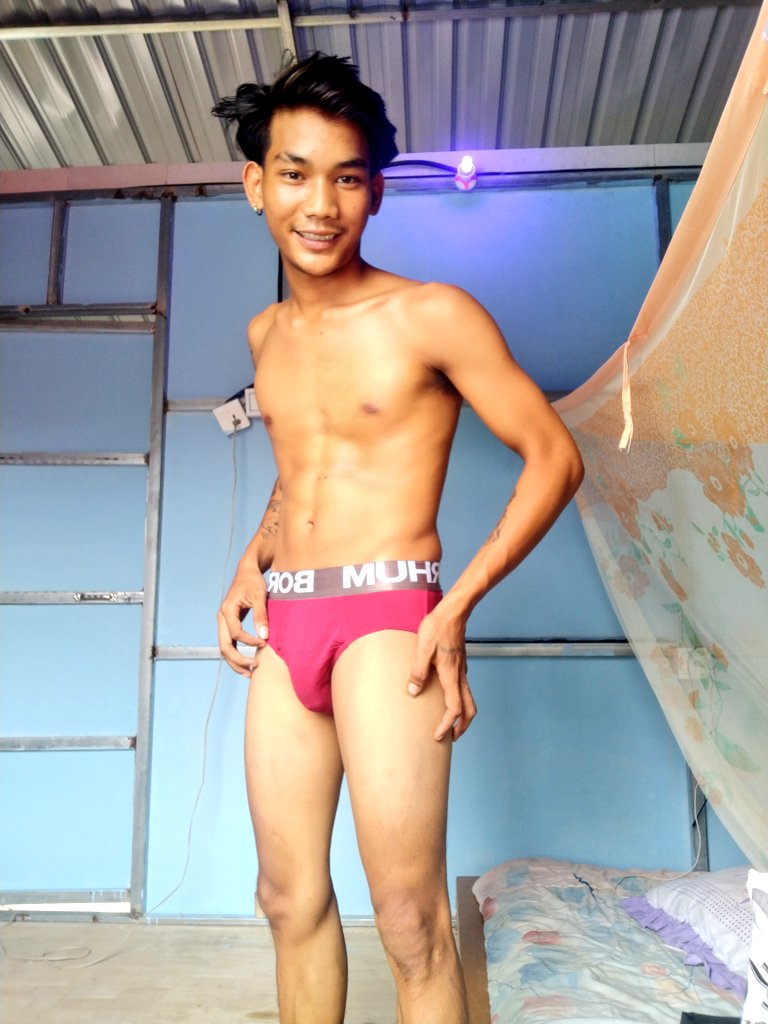 ShanMinKhant4's tweet photo. ဘုချင်တယ်ကွာ 
   လီက တောင်တနေပြီ
09761524946 https://t.co/3ABRxtposa