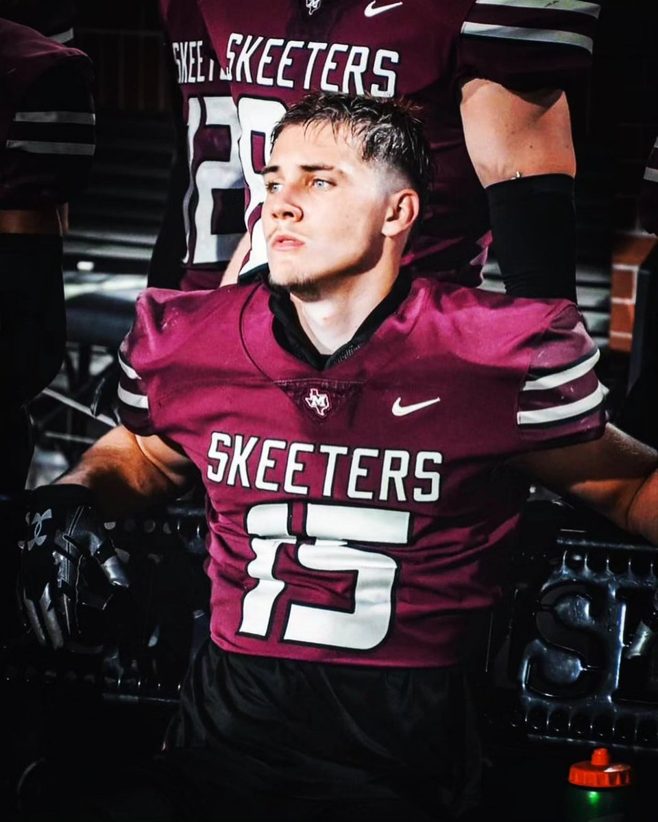 Cheering for my favorite #fridaynightlights player tonight <a href="/LukasWilliams21/">LukasWilliams</a> 💪🏽🏈🔥

#Mesquitefootball
#SkeeterNation
#MHS 
#SKEETERS vs #ARLINGTON
#DK