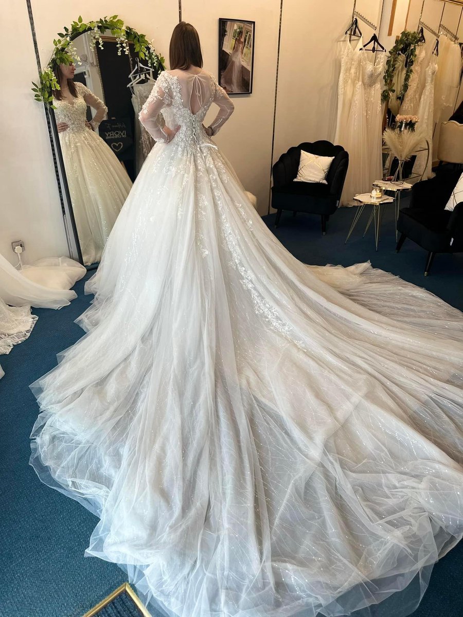 IvoryOfCheshire's tweet photo. Sydney🤍

This beautiful princess dress is a real show stopper! Currently available to try on in our shop, sample available to buy at the amazing price of £999!!

Come down and grab a bargain👰🏻‍♀️

#ivoryofcheshire #foreverivorygirls #Sydney #princessdress #bridal #weddingdress https://t.co/y2V9JVm2ub
