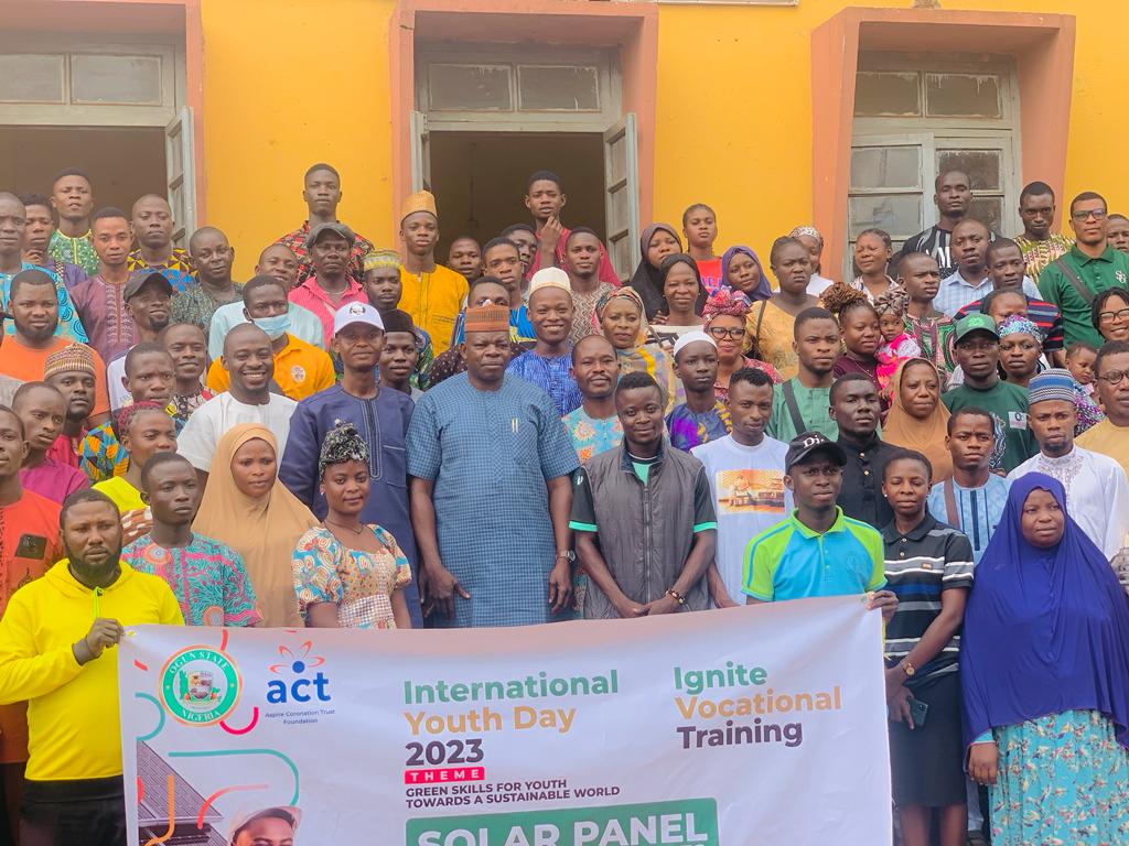 biolaodetola's tweet photo. #OGSGSolarPanelTraining
Day 1 Pictures from #ILaro Training Centre https://t.co/bXZipnyohJ