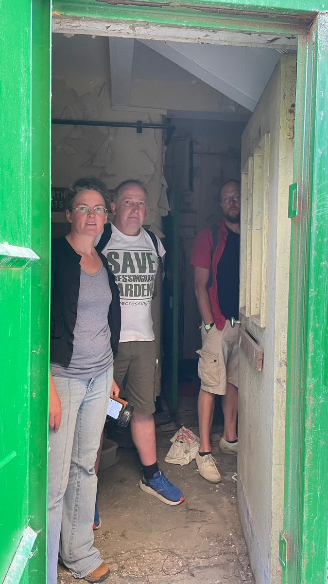 HousRebellion's tweet photo. Images from the #HousingRebellion occupation of Wellington Mews flats - 28 flats that have been empty for 10 YEARS
#HousingNeedNotGreed https://t.co/Wz9S3GGXrX
