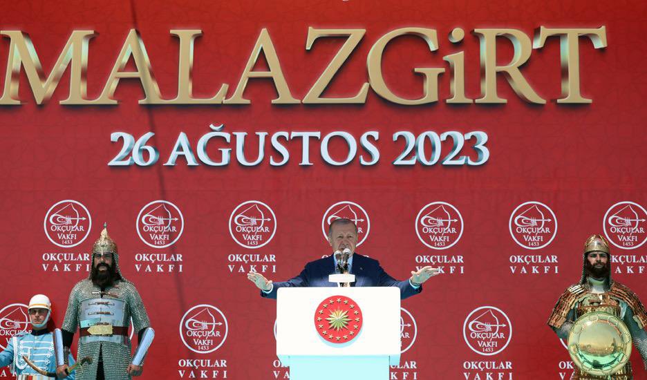 Cumhurbaşkanımız Sn <a href="/RTErdogan/">Recep Tayyip Erdoğan</a>’ın teşrifleriyle Malazgirt Zaferi’nin 952. yıldönümü kutlamalarını büyük coşkuyla gerçekleştirdik. 

Sn Cumhurbaşkanımız başta olmak üzere, katılımlarıyla bizleri onurlandıran devlet büyüklerimize ve çok kıymetli hemşehrilerimize teşekkür ediyoruz.