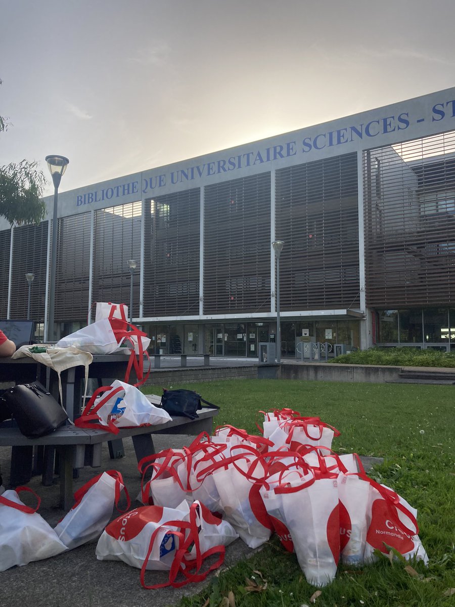 Cette semaine s’achevait la 4e distribution alimentaire de l’été organisée par les associations étudiantes <a href="/bae_caen/">Bureau Alimentaire Etudiant</a> et <a href="/ordrephenixcaen/">ordreduphenix_unicaen</a> +d’une centaine étudiants et étudiantes ont pu bénéficier de cette action de solidarité luttant contre la précarité étudiante 🤝 <a href="/laralemaire2/">Lara Lemaire</a>