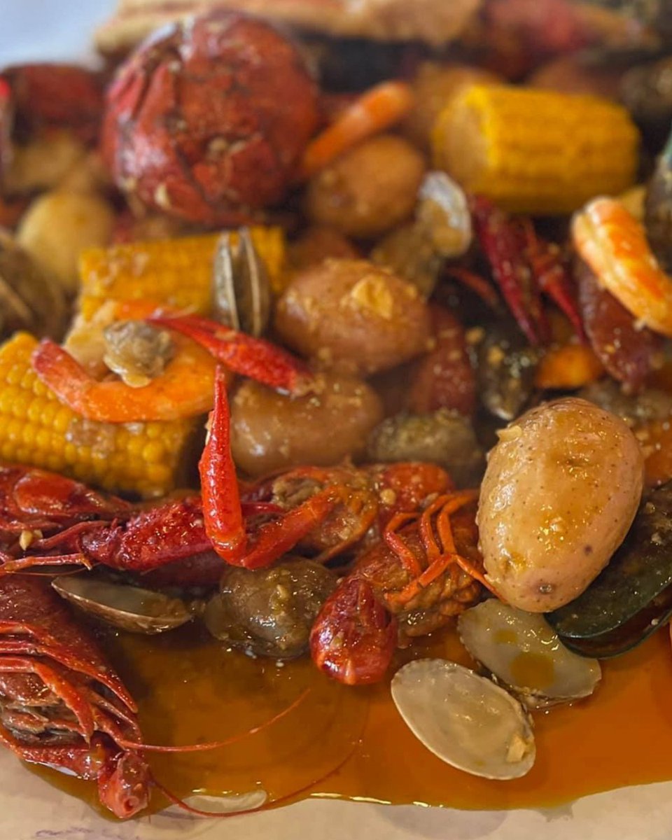 thelacrabshack's tweet photo. I’ve got 99 problems but lack of flavor in a seafood boil ain’t one. 🌶️

Build your very own custom seafood boil and choose from one of our 7 different signature sauces! 🤤 https://t.co/jkEy8d6OF1