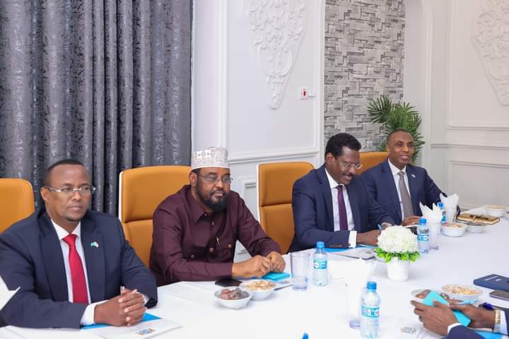 Sooyaal21's tweet photo. SHIRKA GOLAHA WADATASHIGA QARANKA OO MAANTA KA FURMAY DHUUSAMARREB 

DHUUSAMARREB, Aug 26, 2023; Madaxweynaha Jamhuuriyadda Federaalka Soomaaliya Mudane Xasan Sheekh Maxamuud ayaa guddoomiyey Shirka 7-aad ee Golaha Wadatashiga Qaranka. https://t.co/oWIkVKSqUS