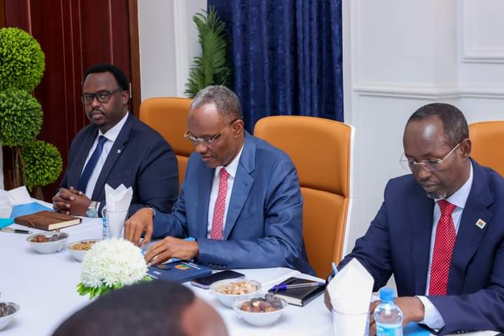 Sooyaal21's tweet photo. SHIRKA GOLAHA WADATASHIGA QARANKA OO MAANTA KA FURMAY DHUUSAMARREB 

DHUUSAMARREB, Aug 26, 2023; Madaxweynaha Jamhuuriyadda Federaalka Soomaaliya Mudane Xasan Sheekh Maxamuud ayaa guddoomiyey Shirka 7-aad ee Golaha Wadatashiga Qaranka. https://t.co/oWIkVKSqUS