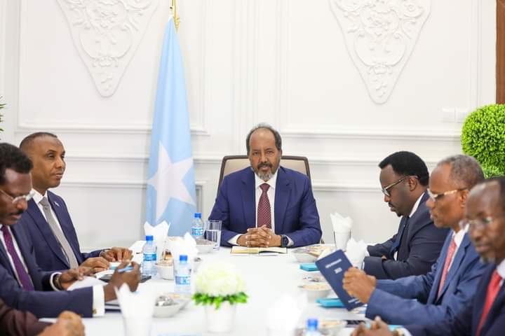 Sooyaal21's tweet photo. SHIRKA GOLAHA WADATASHIGA QARANKA OO MAANTA KA FURMAY DHUUSAMARREB 

DHUUSAMARREB, Aug 26, 2023; Madaxweynaha Jamhuuriyadda Federaalka Soomaaliya Mudane Xasan Sheekh Maxamuud ayaa guddoomiyey Shirka 7-aad ee Golaha Wadatashiga Qaranka. https://t.co/oWIkVKSqUS