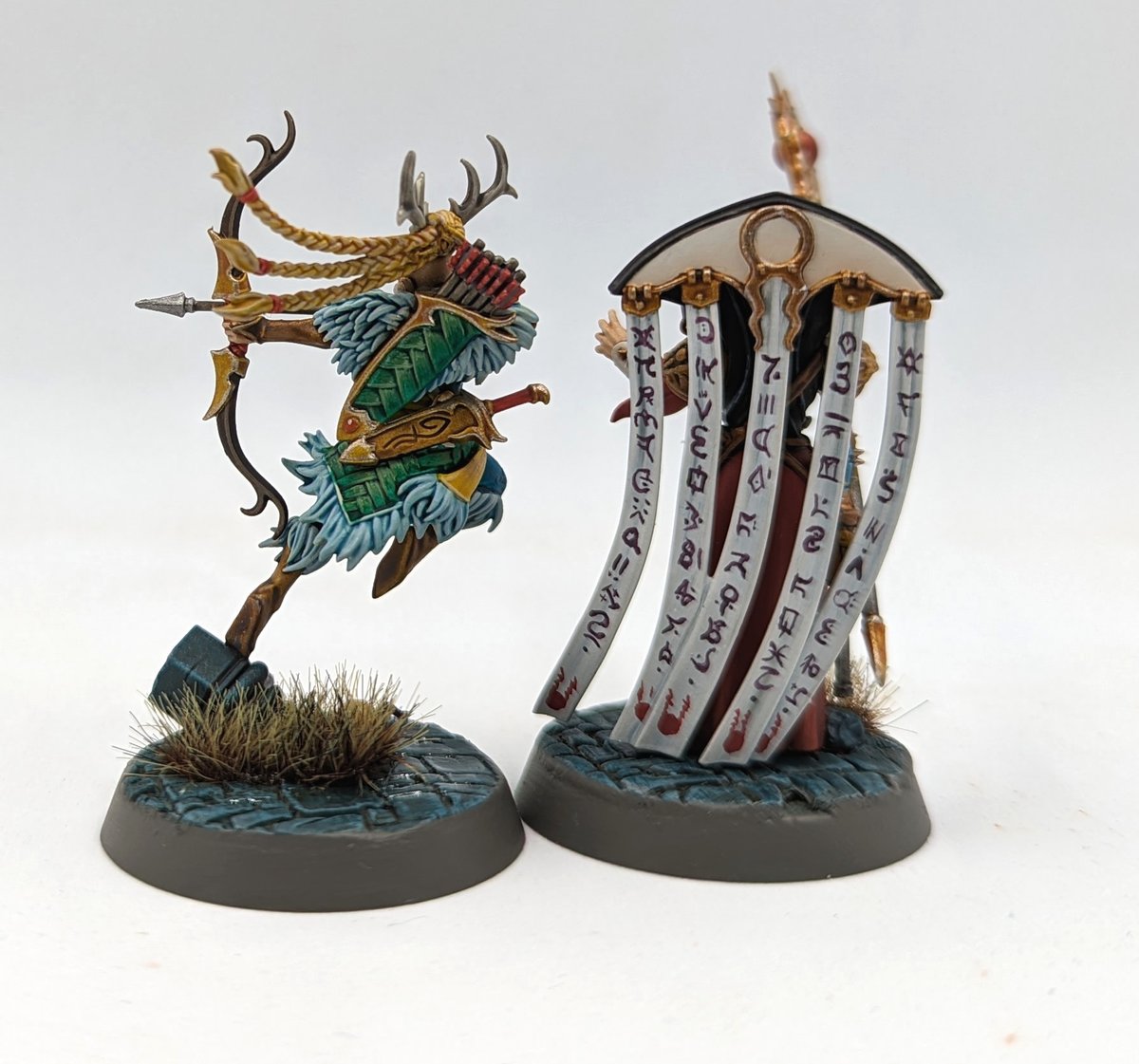 Praetorae's tweet photo. Finished off another pair of Cursed City heroes.  It was nice to have a break from batch painting. Really happy with how the vine patten came out on the scabard. #warhammercommunity #cursedcity https://t.co/7qsg95mJTO