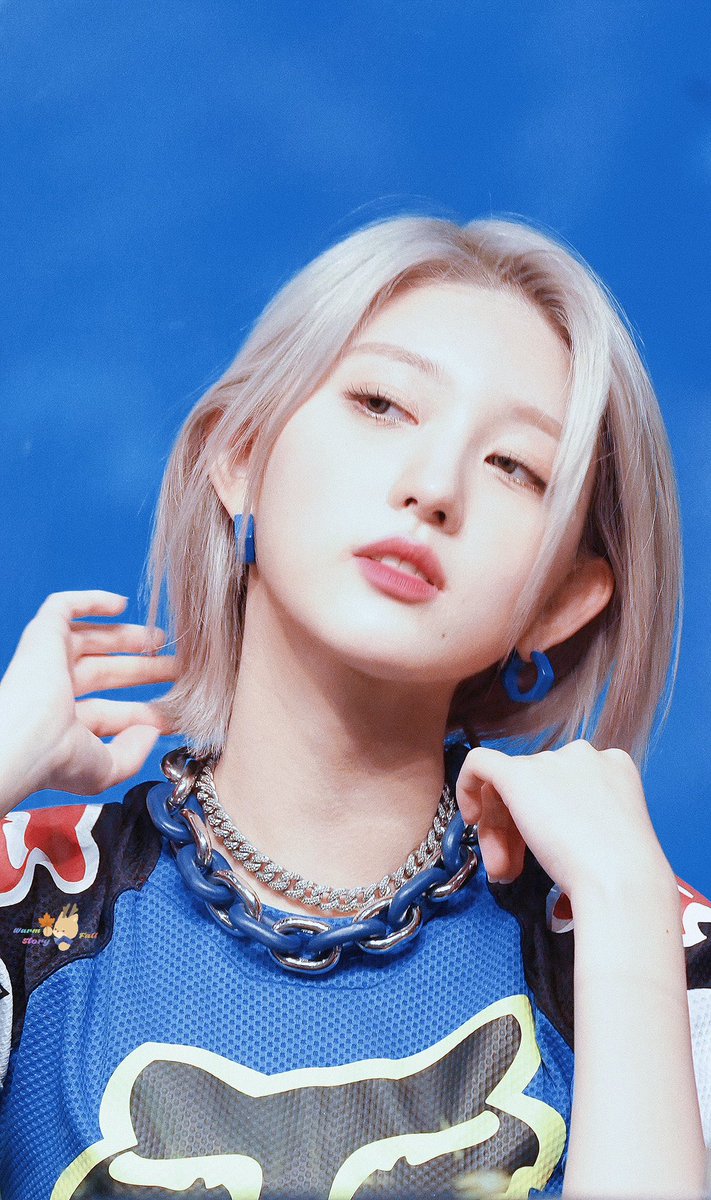 timetogaeul's tweet photo. [220827] 팬사인회

#아이브 #가을 #IVE #GAEUL #0827_가을 https://t.co/nXn8ao0rv5