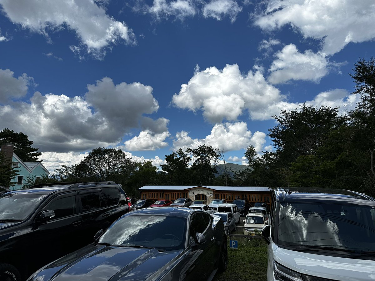 human_resort's tweet photo. ラブシャ駐車場本日も多くの方にご利用いただきありがとうございました。
やはり会場近くは22:30を過ぎても渋滞で想像以上というこ声が多く聞かれました。大雨で汚れてしまった靴や足を当館では流せます。タオルも貸し出ししておりますので綺麗にしてからお帰りいただけます。 https://t.co/1FEvu7xot0