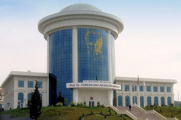 Şunu da not düşelim: Prof. Dr. Türkan Saylan Kültür Merkezi'nin tasarımı da Bakireler Tapınağı’ndan ilham alınarak yapılmış.