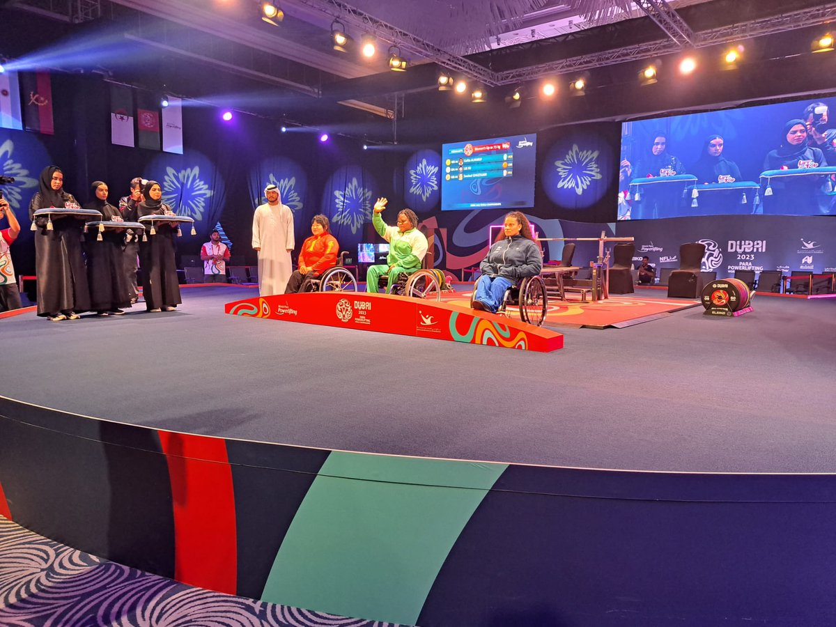 ALERTE MÉDAILLE 🥉 #Dubai2023 
Deuxième médaille pour le clan tricolore aujourd’hui à Dubaï. La médaillée de bronze des Jeux Paralympiques de Tokyo Souhad Ghazouani (ASPTT Lille) monte sur la troisième marche du podium, en soulevant une barre à 131 kilos (catégorie -73 kg).