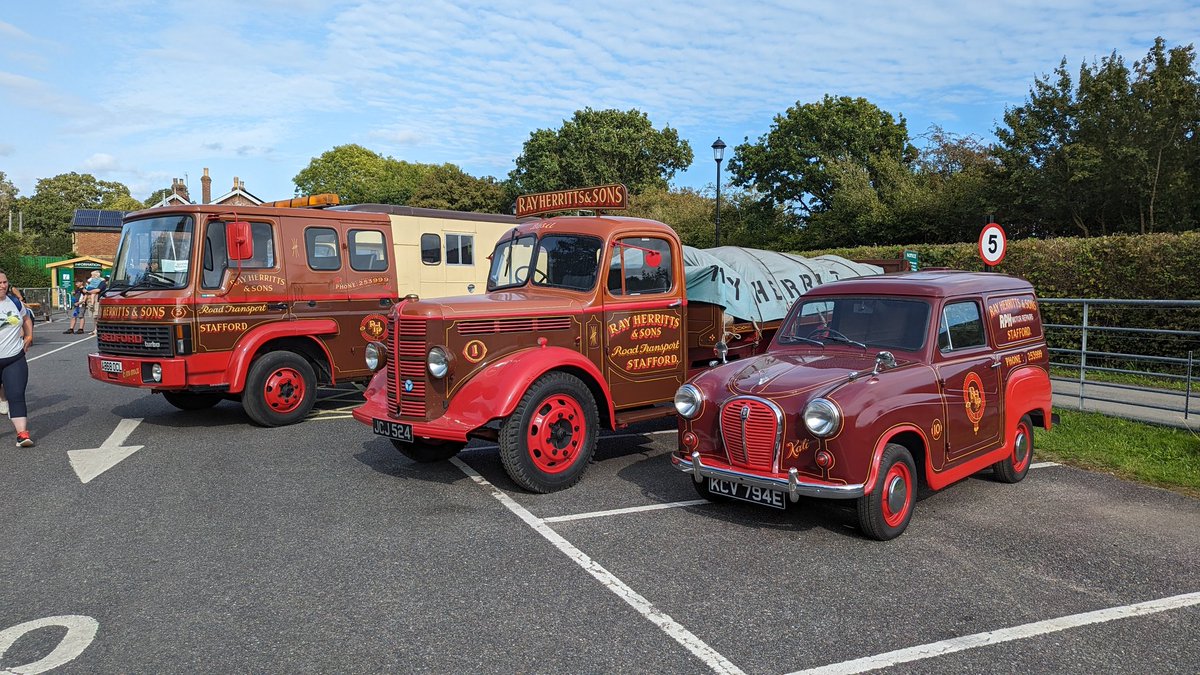 MattwicksBMR's tweet photo. Well 48th Island steam show, post one of a few below, think I picked the right day, very busy though.
A family event which to be fair is good value for money, taking place over 4 days Friday - Monday, so a few days left to visit.
#IWSR #IsleOfWightSteamRailway #IOW #Havenstreet https://t.co/jUTIdsGHmk
