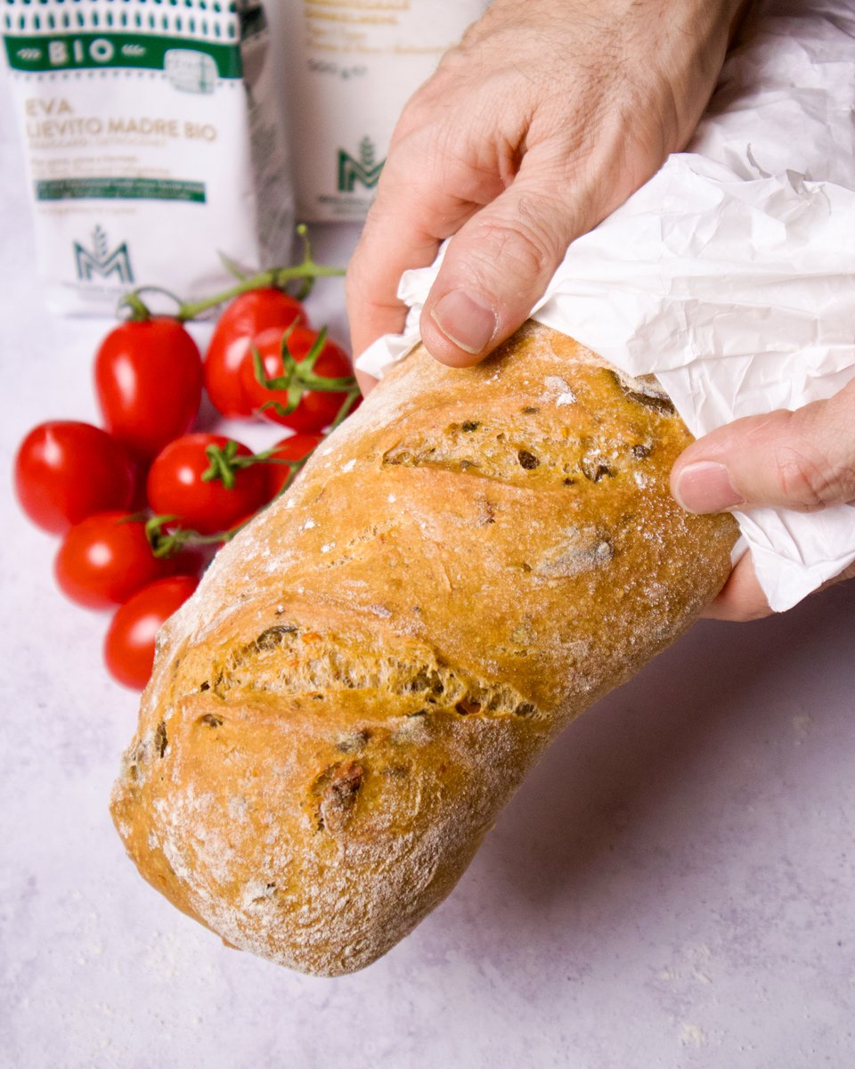 AnnalenasBlog's tweet photo. Tomato olive bread is perfect for a last summer BBQ or to serve with basically anything - especially Italian dishes. Recipe: https://t.co/n5NmDgQ3Il
#baguette #bread #summer https://t.co/rXf7XiDgSy