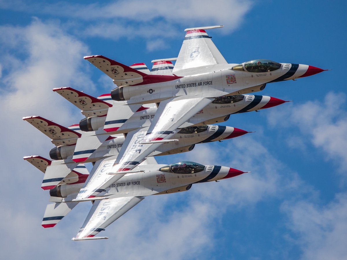 e_thurber's tweet photo. @ktvb #F16 #USAF #thunderbirds #boise #canon #sigma #gowen #gowenthunder Friday's practice session https://t.co/ynMuLUuZ1u