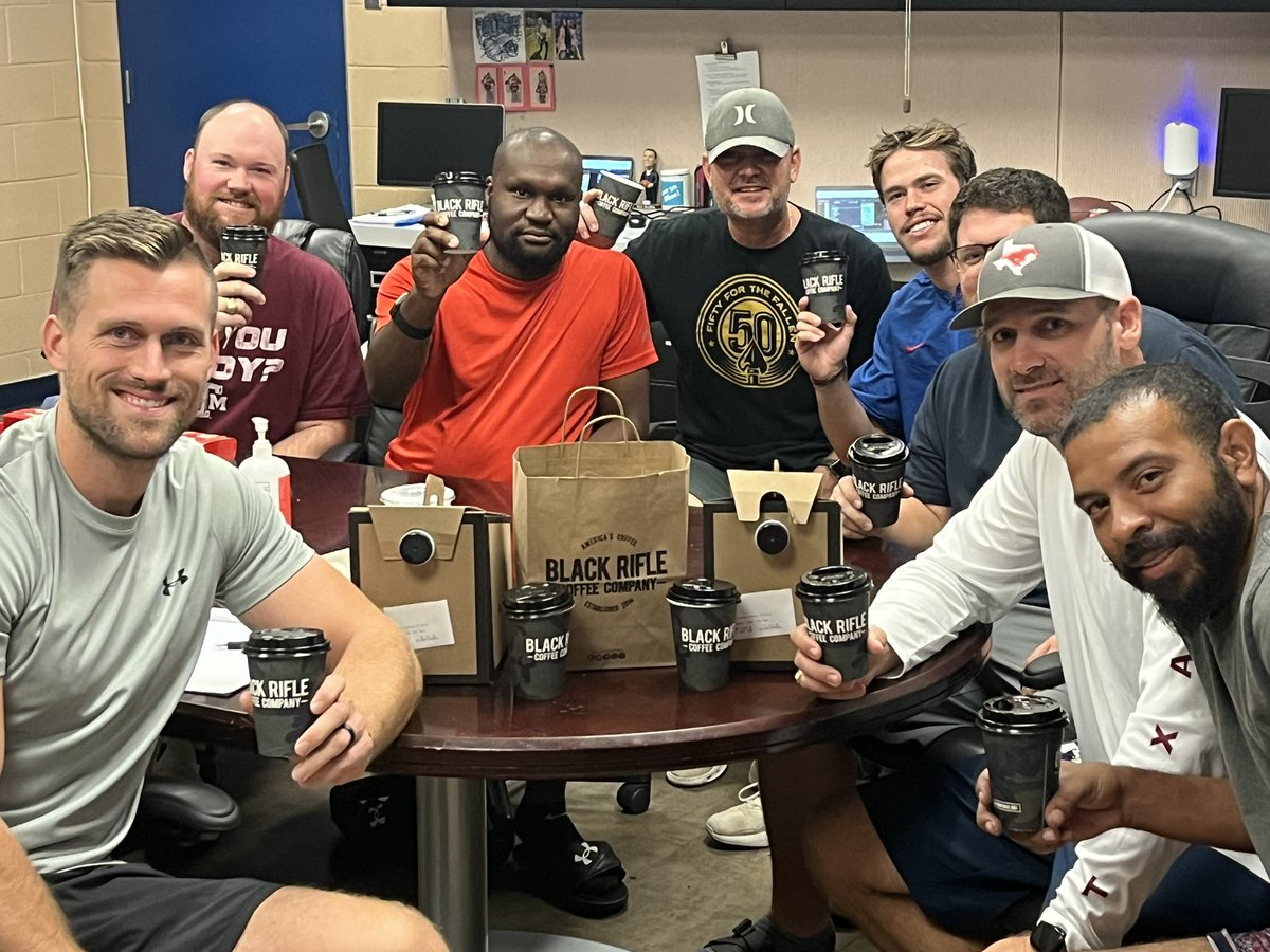 Coachdebesse5's tweet image. Thank you Mitch Griffin and @blckriflecoffee for taking care of the GHS Football staff. “Coffee for Coaches” early on a Saturday morning is ALWAYS appreciated.
We have an AWESOME community!
@GHSMustangsFB @CTMSWolvesBoys @GCISD_Athletics 
#BlackRifleCoffee