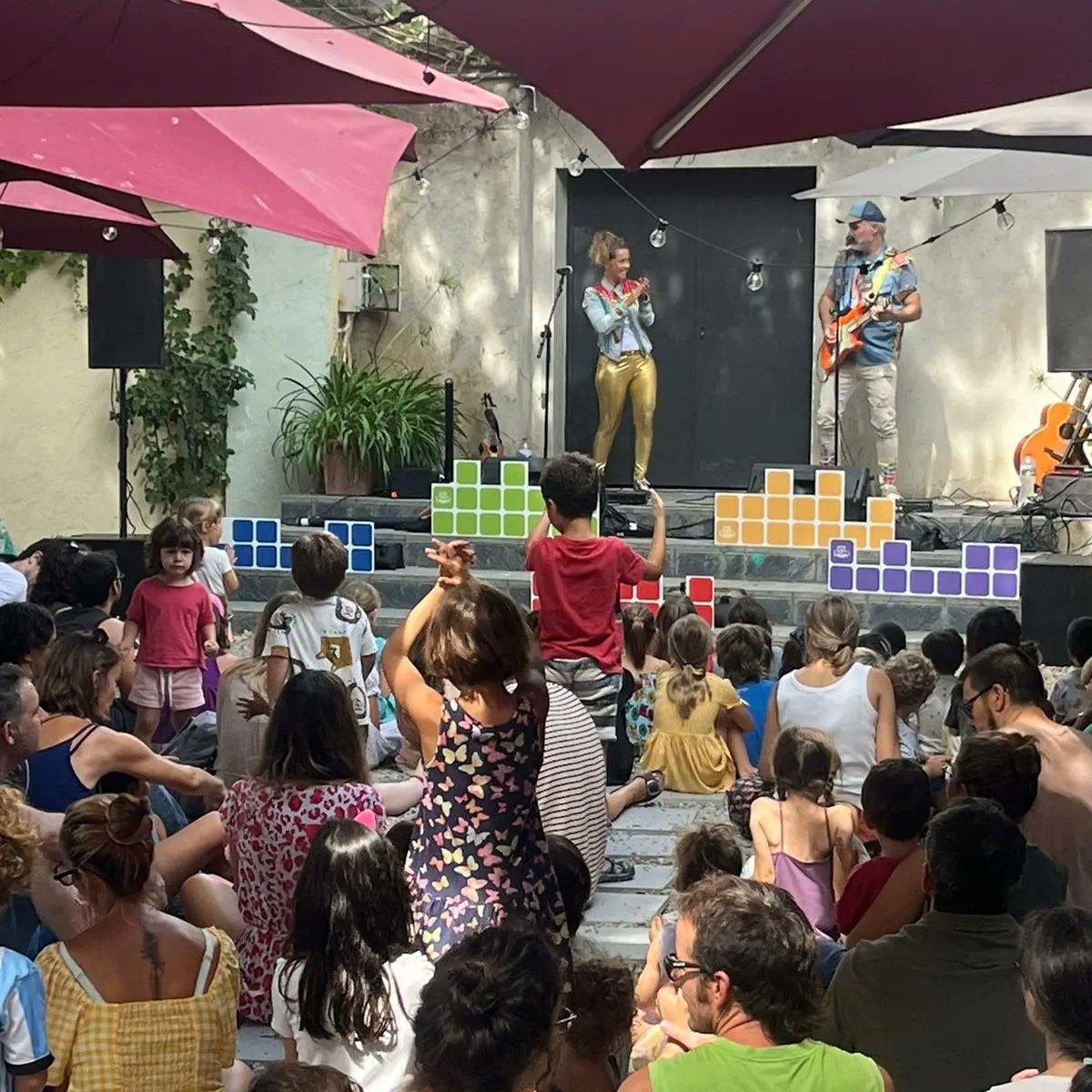 Avui hem gaudit amb la @lali.begood amb cançons rockeres i molt molones per a famílies modernes ♥️♥️ #ElteuAteneu #AlTeuAteneuHiPassenCoses #160anysateneu