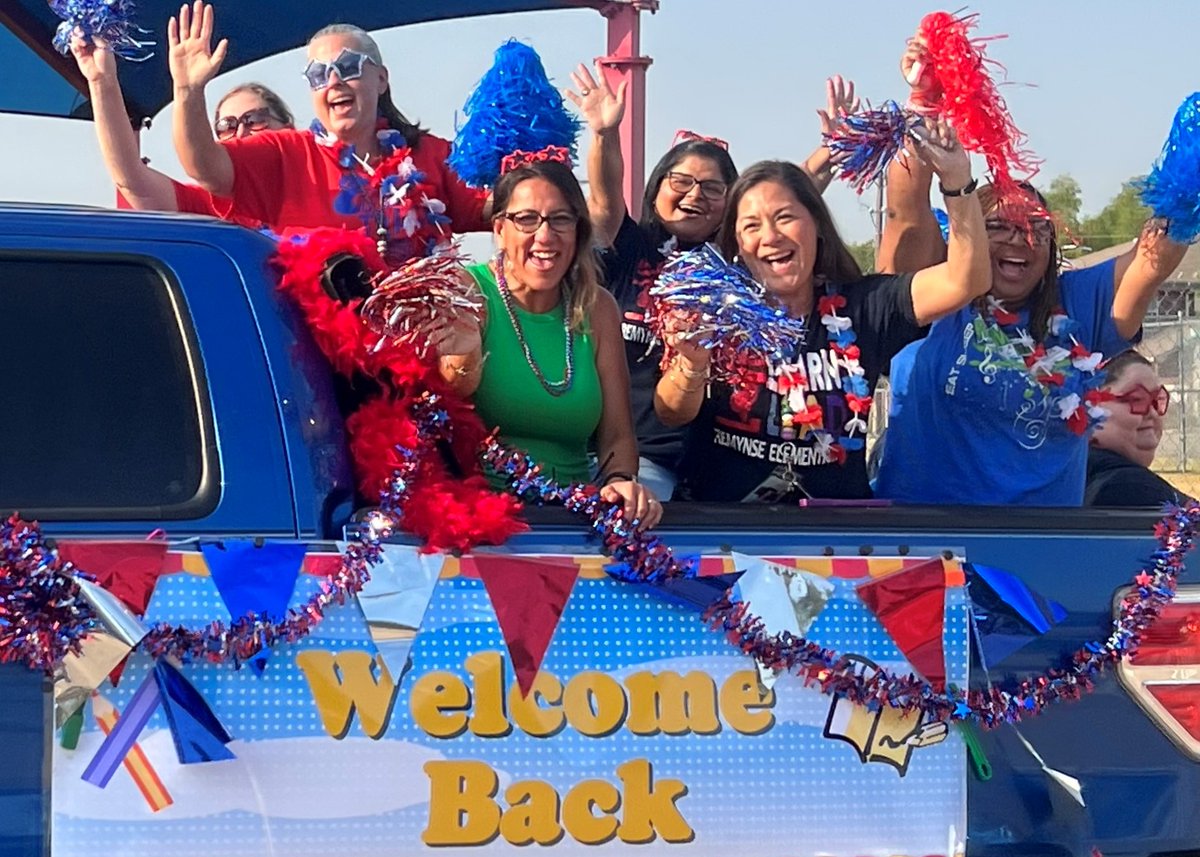 ArlingtonISD's tweet photo. Remynse Elementary gathered to celebrate the new school year with the Lil' Texans at the 11th annual welcome back to school parade yesterday morning.

Look out for our upcoming blog story on the event. For now, you can review pictures from the parade at:
https://t.co/VKQhJAZSrc. https://t.co/KAG2MzthI8