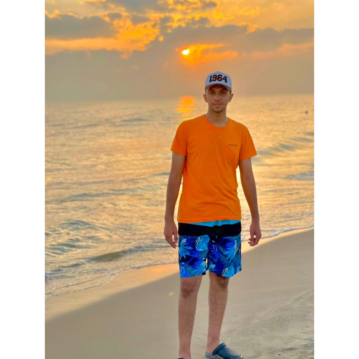 x_fares_0's tweet photo. 🌊🧡 https://t.co/HDooHUxGXI