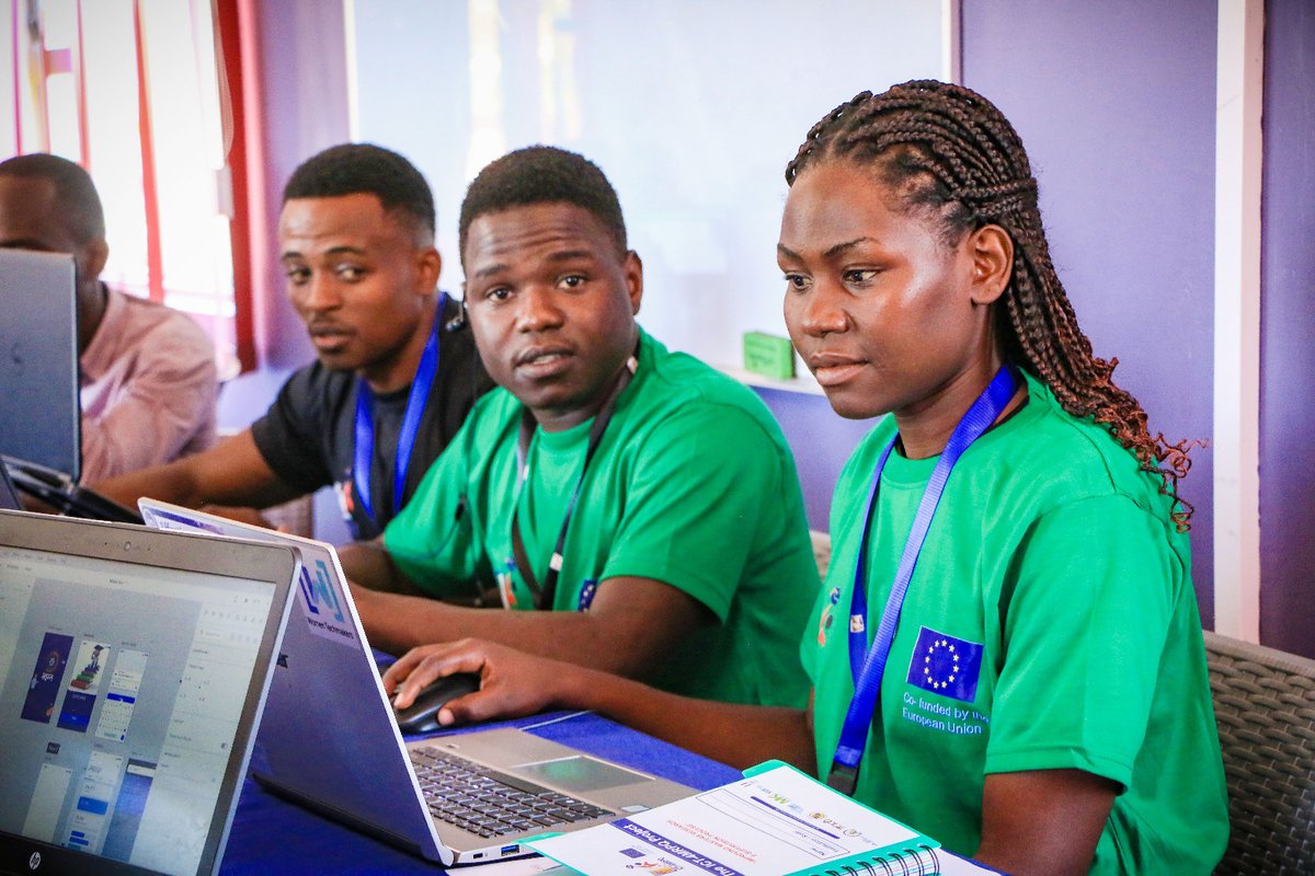 MUBS_Entreship's tweet photo. @EUErasmusPlus @OfficialMubs @Makerere @nche_uganda @4mrpq @Mak_Ict @VU_SBE @MbararaUST @ULisboa_ Congratulations to these #ICT_4MRPQ mobile app development hackathon winners.

Team Hacker - 4th
Kucodinge - 3rd
Obuntu - 2nd
scholarTRACK - 1st (winners)

scholarTRACK is a team from @MbararaUST who travelled from Mbarara and emerged overall winners.

#MUBSEIIC https://t.co/9ysdyrkbhQ