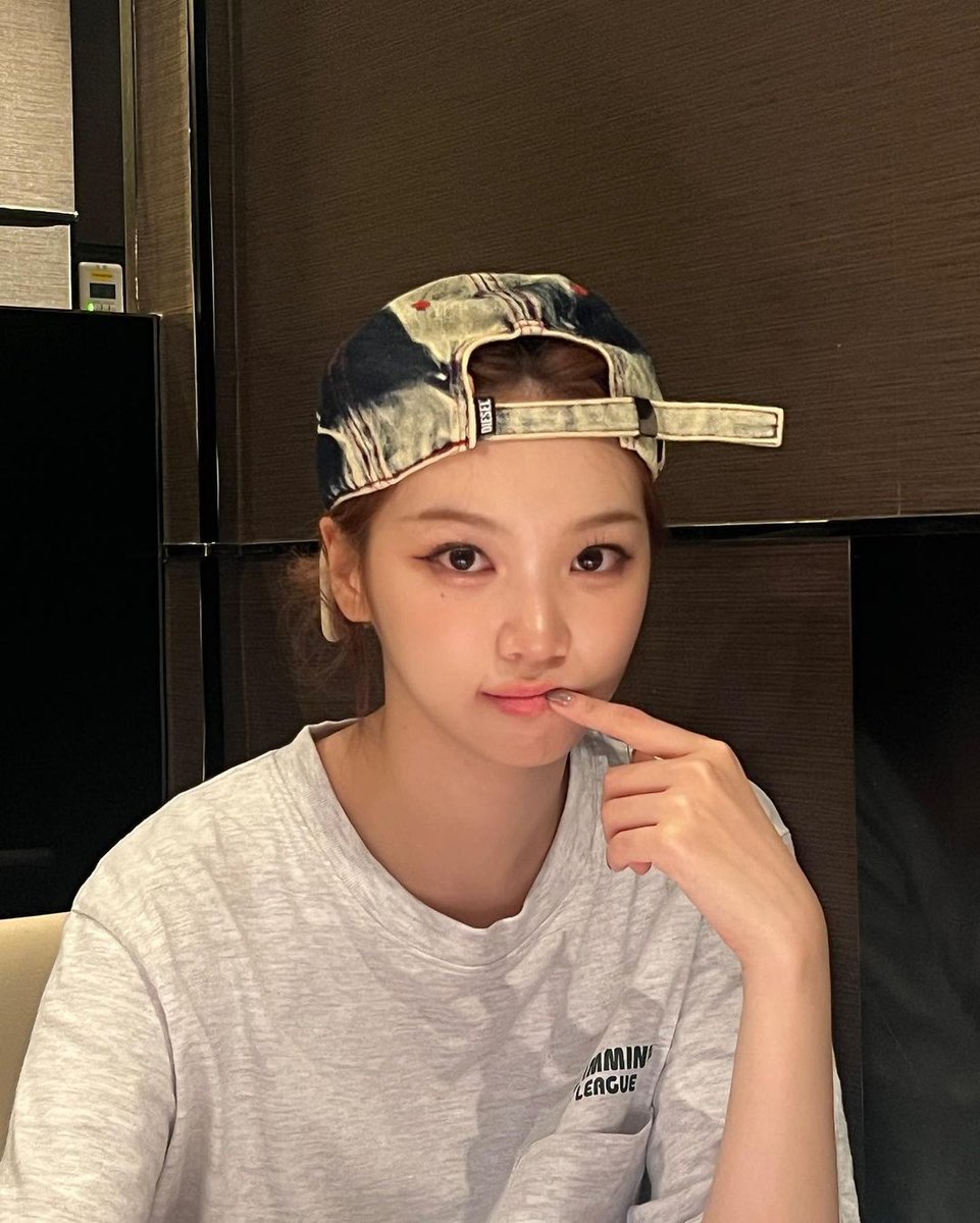 hourchaewon's tweet image. CHAEWON INSTAGRAM UPDATE OMG