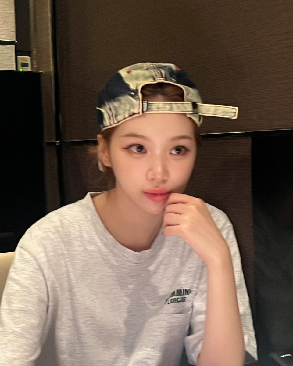 hourchaewon's tweet image. CHAEWON INSTAGRAM UPDATE OMG