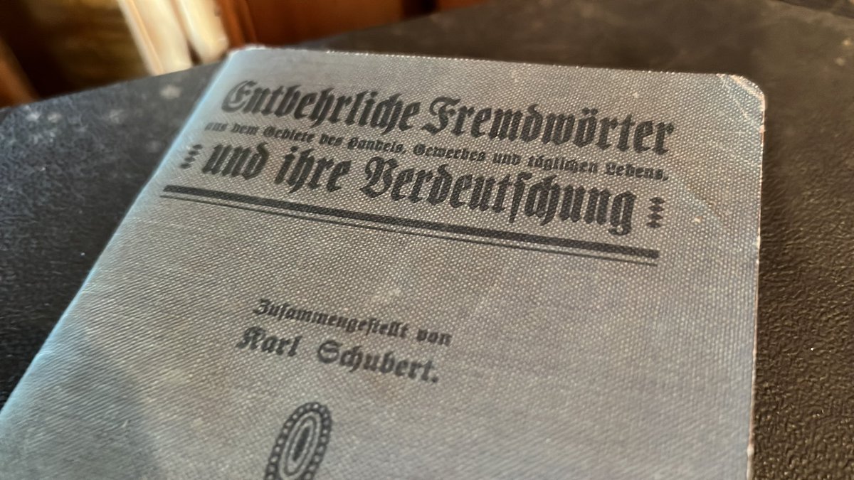 Laut diesem Buch von 1916 gehört #Abiturient zu den entbehrlichen Fremdwörtern 😂😂 #twlz