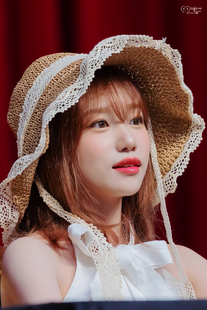 jjoyouliyee's tweet photo. 230825 블루드림 팬싸인회

다 살게요 소녀🧚🏻

#조유리 #JOYURI #チョユリ
#조유리_TAXI
#조유리_TAXI_타고_직진🚕 https://t.co/e0vpRyQWUq