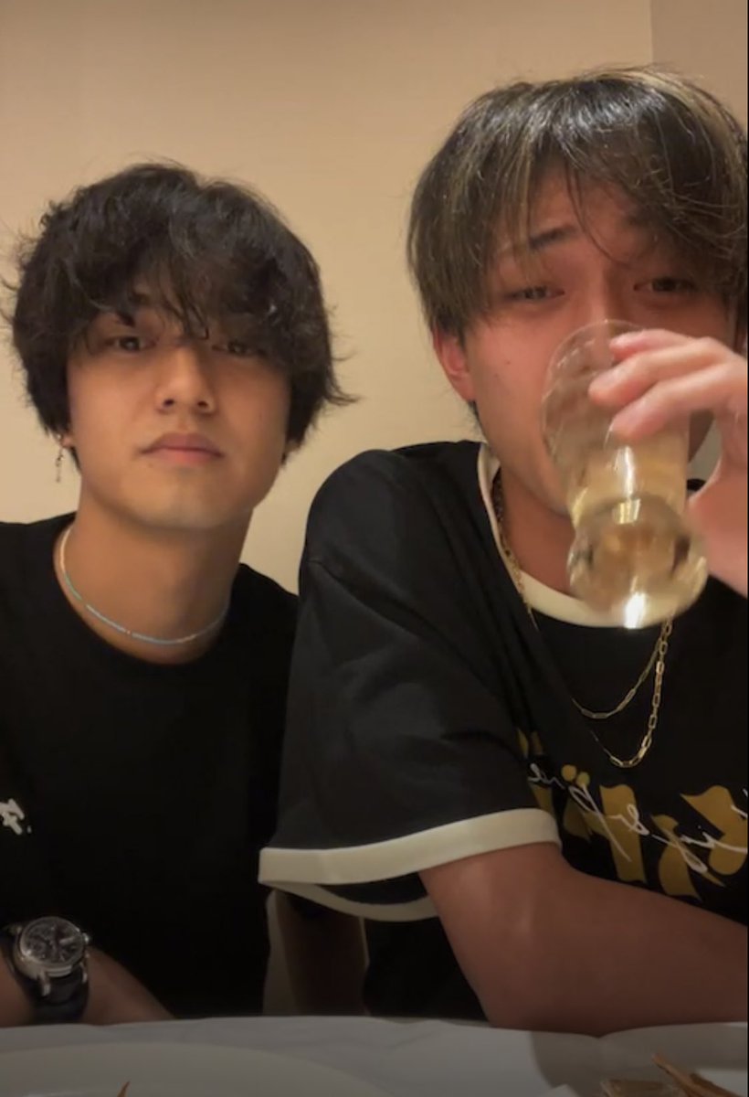 kaichansUkl's tweet photo. King &amp; Princeのほろ酔いインスタライブが無料でレジ袋が3円なの意味がわからないから本当に https://t.co/sE7FIiCNo6