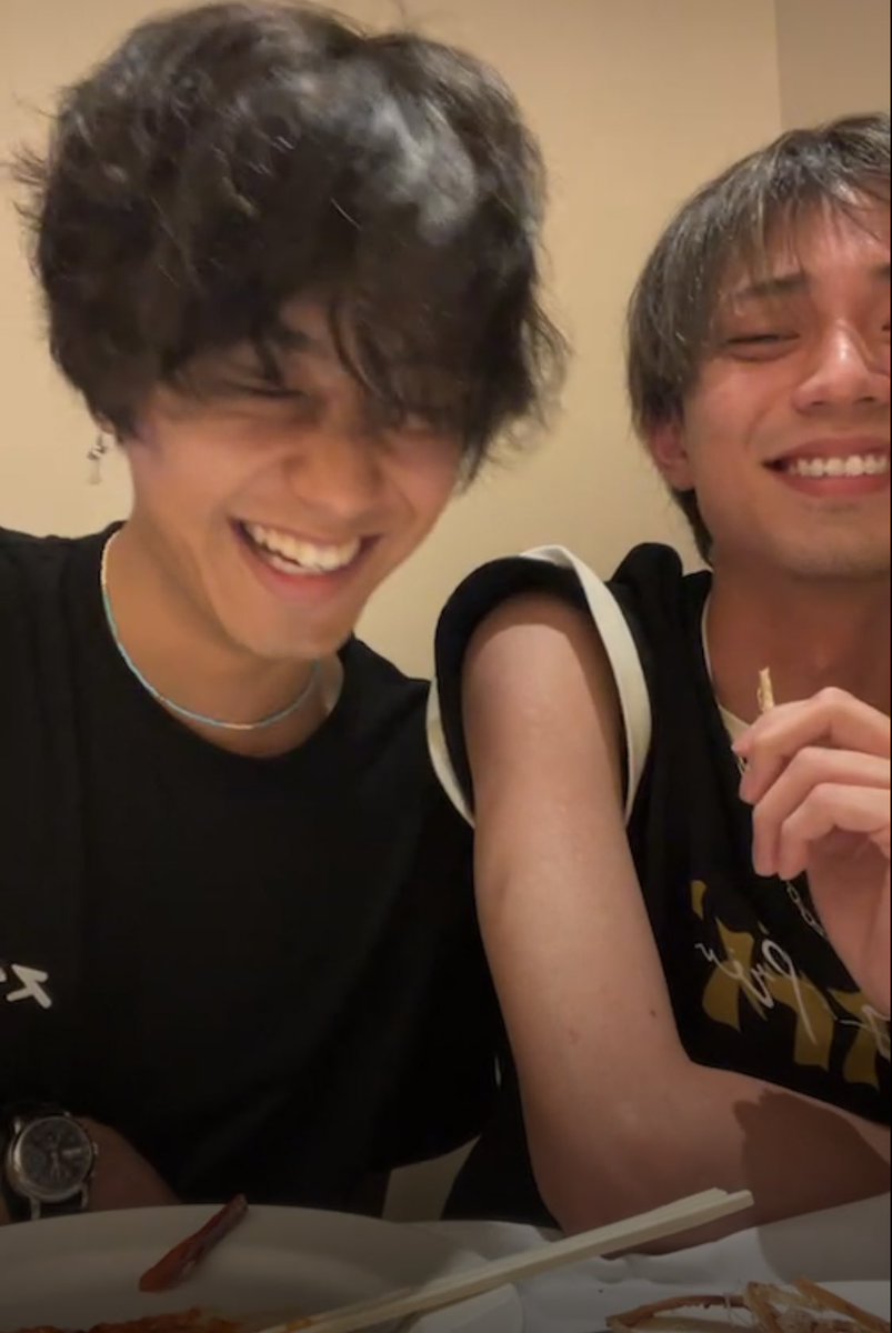 kaichansUkl's tweet photo. King &amp; Princeのほろ酔いインスタライブが無料でレジ袋が3円なの意味がわからないから本当に https://t.co/sE7FIiCNo6