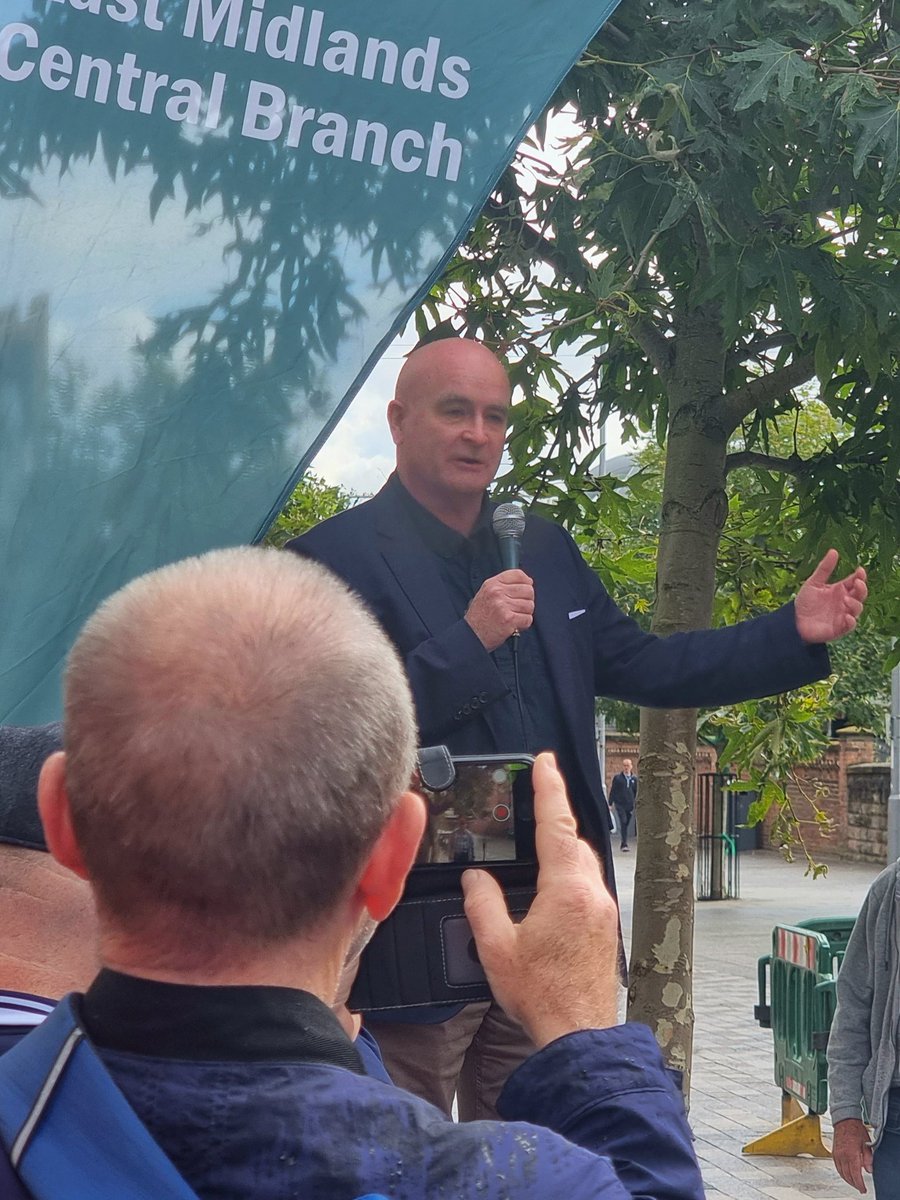 Late Turn tweet media