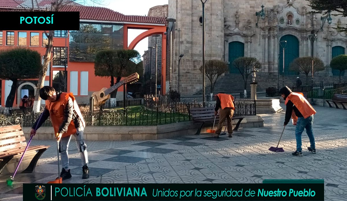 Pol_Boliviana's tweet photo. #Ley259
#GestiรณnOperativa
Este sรกbado 26 de agosto, como resultado de los Operativos del Plan #PorUnaBoliviaMejor, la Policรญa Boliviana supervisa el trabajo comunitario a nivel nacional de limpieza de espacios pรบblicos a los infractores de la #Ley259. https://t.co/9cX9OhoeD7