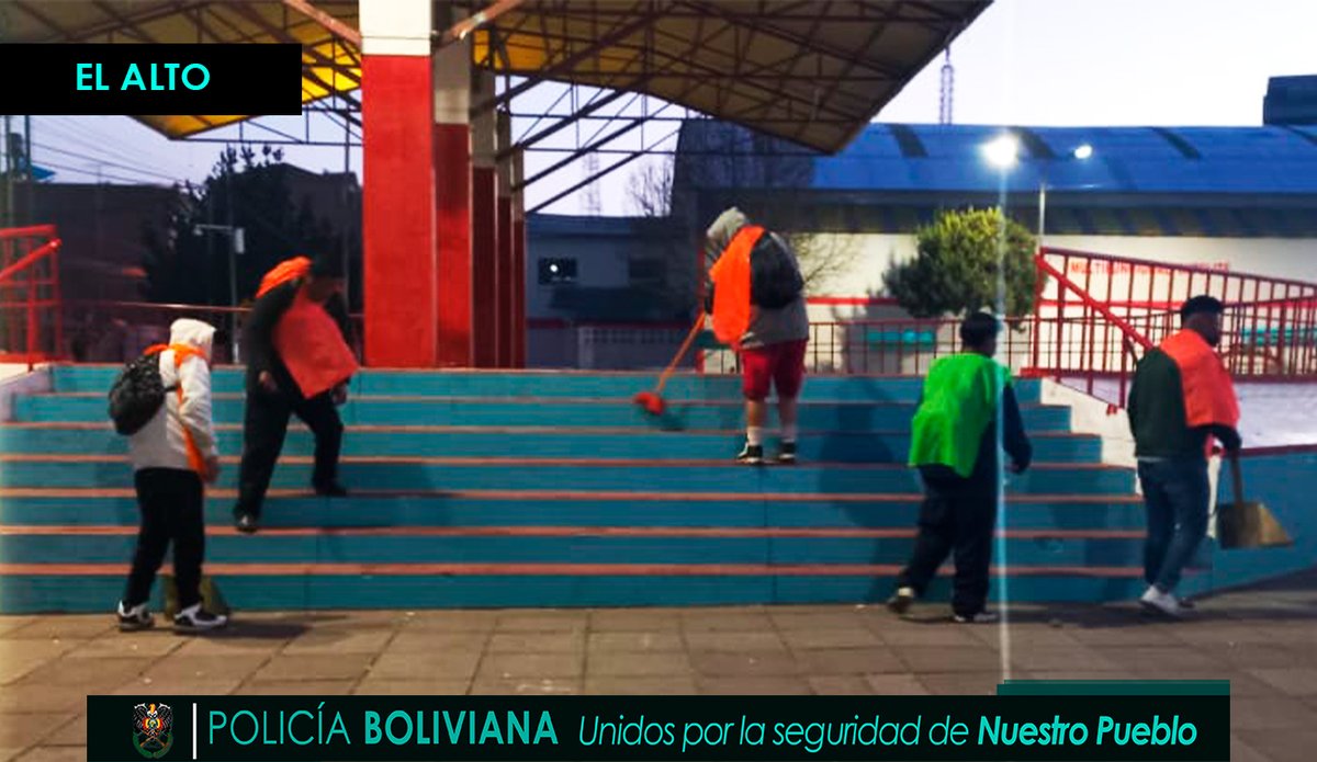 Pol_Boliviana's tweet photo. #Ley259
#GestiรณnOperativa
Este sรกbado 26 de agosto, como resultado de los Operativos del Plan #PorUnaBoliviaMejor, la Policรญa Boliviana supervisa el trabajo comunitario a nivel nacional de limpieza de espacios pรบblicos a los infractores de la #Ley259. https://t.co/9cX9OhoeD7
