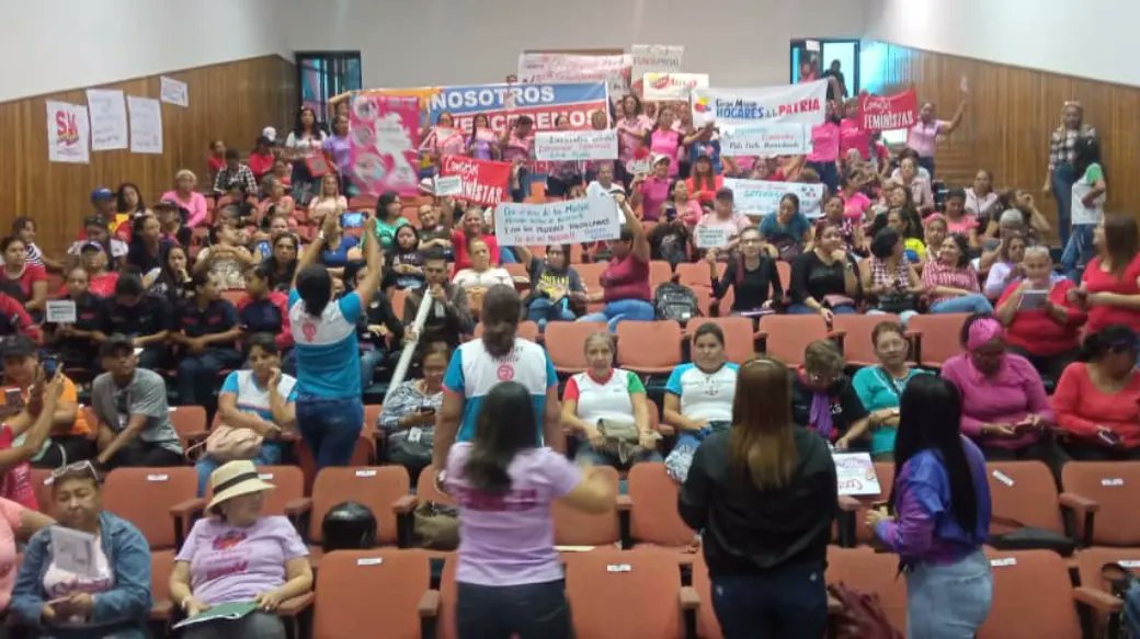 Ofic_Inamujer's tweet photo. #Entérate 🙋🏻♀️ En lo que constituye la primera reunión regional, este jueves se efectuó un encuentro de #DefensorasComunales en el estado #Trujillo, liderado por la directora general de #Inamujer, Gabriela Gutiérrez.
#YulimarEsVenezuela
@NicolasMaduro https://t.co/eas5yVrK5H