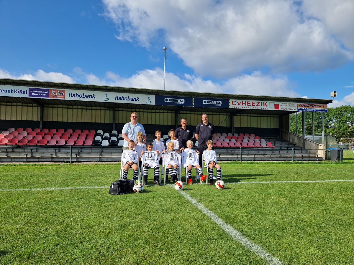 Vandaag was de startdag voor de jeugdteams van VVM! Het Jeugdbestuur en de HJO hebben gezamenlijk uitgelegd wat we dit jaar van elkaar verwachten op sportief gebied, gelijke kansen, sportiviteitscommissie is geïntroduceerd en ouders hebben kennis gemaakt.