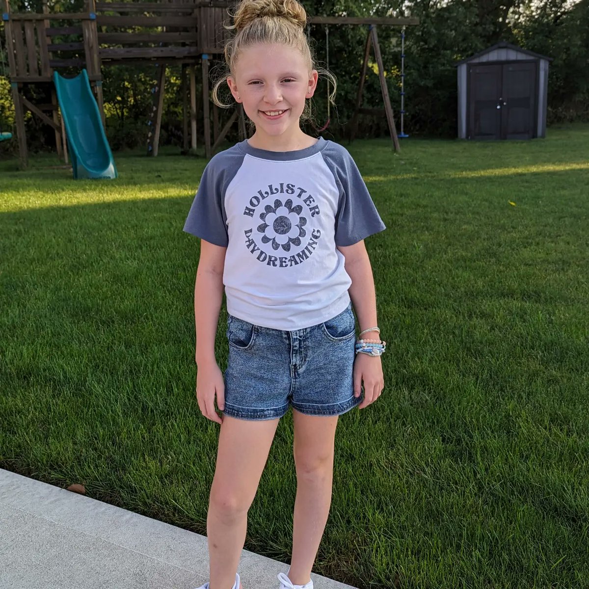 Drew_Bauman's tweet photo. And just like that....they're back at school for another amazing year! 7th and 4th grade doesn't seem possible but there's no denying it 😭

I can't wait to see all of their incredible accomplishments! https://t.co/yxQwAEnVFO