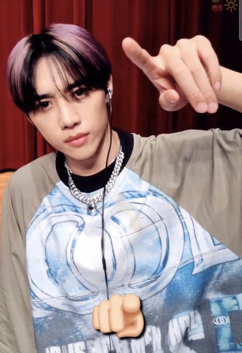 eternallyksw's tweet photo. 230826 minirecord fancall

“a really close male friend vs 10 not really close male friends”

☀️ ah, both are a bit irritating. uhm.. a really close male friend!
🗣️ then, sunwoo-ya, can i go to juyeon’s fancall next time?
☀️ what?! +
 https://t.co/D4C3YOCmZU