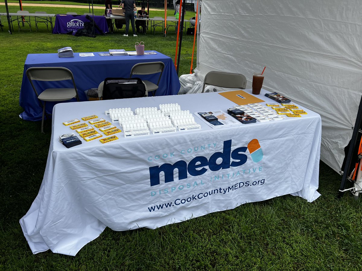 CookCountyMEDS's tweet photo. We are all set up at Vive to vida! Stop by our table to learn about proper medication storage &amp; disposal! https://t.co/RZU8T7ZGSO