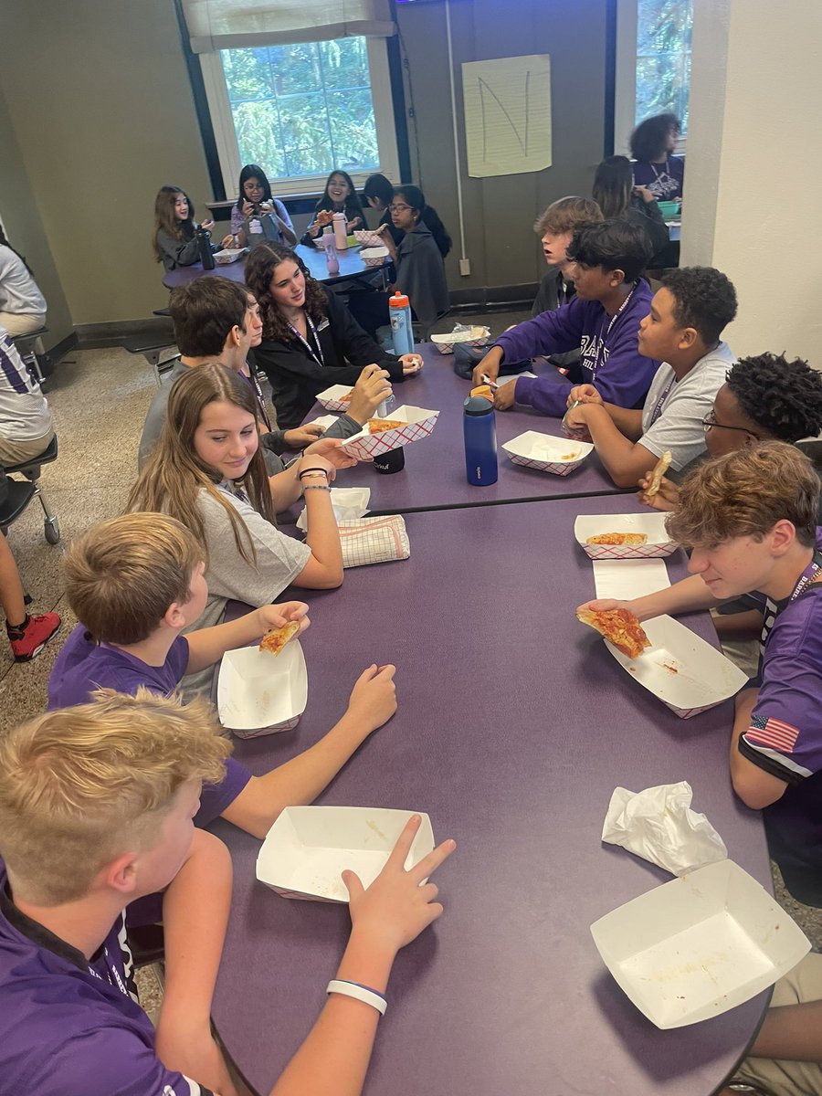 Our 8th grade @barretjcps students and teachers  participation in a community building day! Their leadership helps guide the #excellence expectation that sets the Hilltoppers apart. TY to BarretPTA and Ms. McCoy for their leadership! #middleleads @AmyStrite