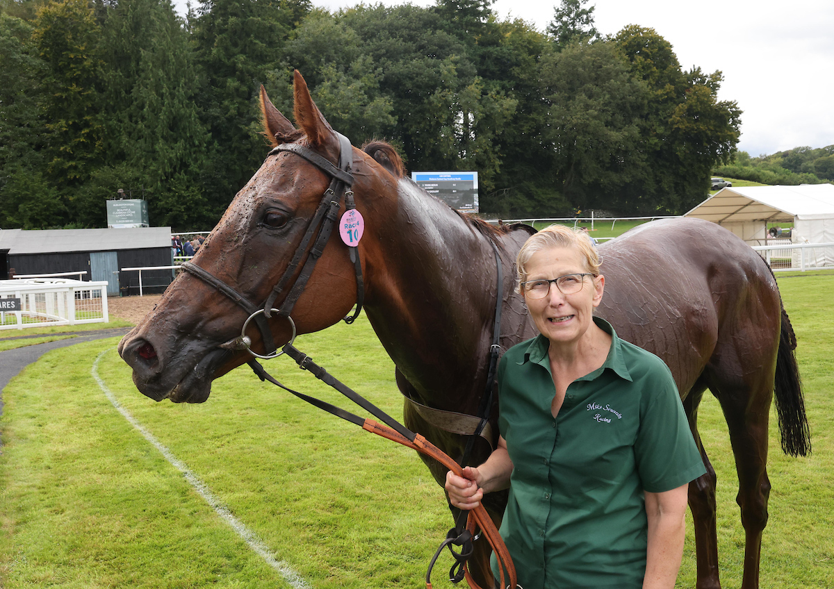 Race 4: The <a href="/Fitzdares/">FITZDARES</a> Cartmel Cup Handicap Hurdle Race  

Best turned out: Very Excellent 🐎 

Well done to Liz Stubbins along with jockey Aaron Anderson, trainer Mike Sowersby and owner A. Waite.