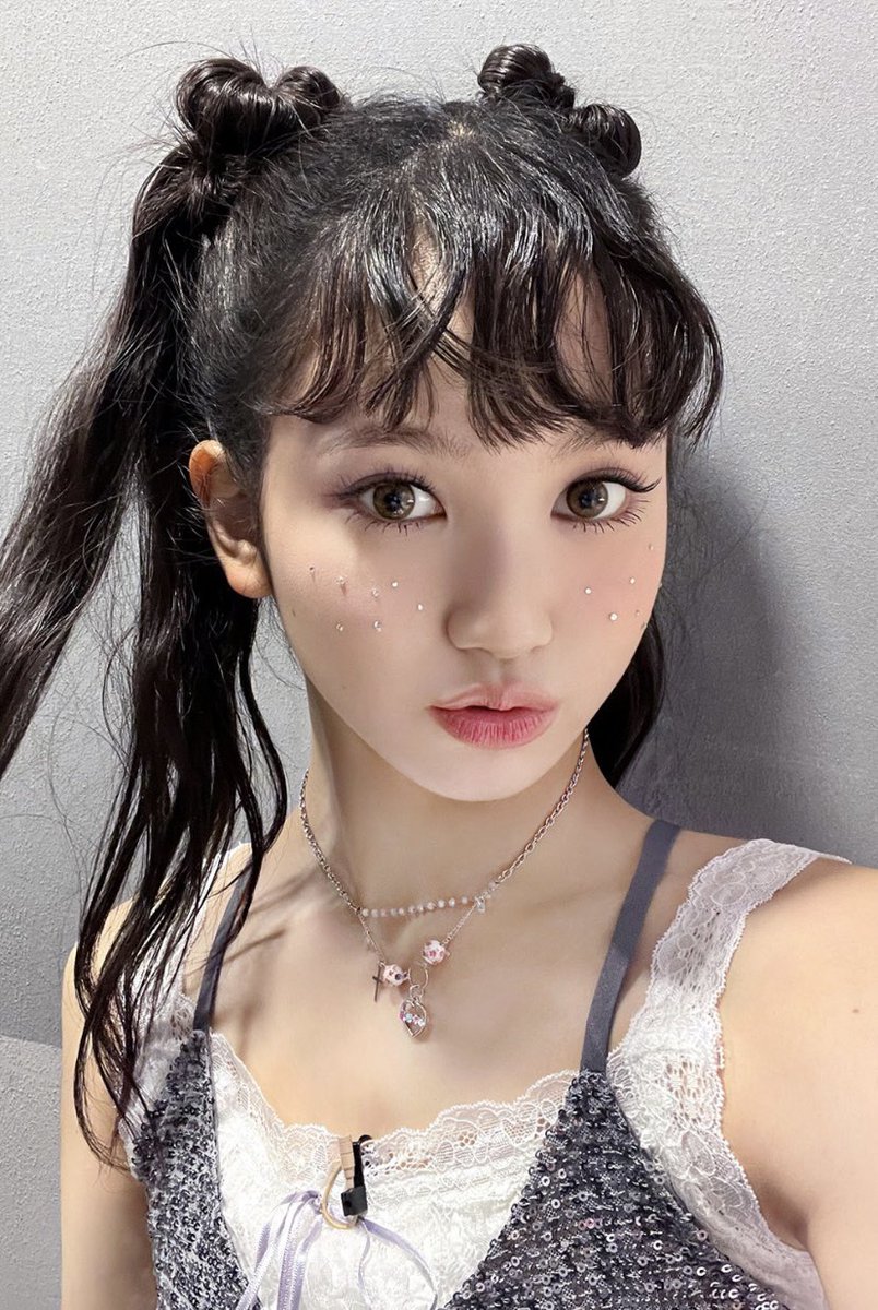 HimenaBr's tweet photo. [📸] Nova foto da Himena para a MOMENTICA. 

#히메나 #HIMENA @RUNext_official https://t.co/lYiUiG1TKa