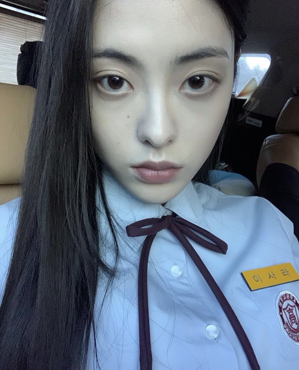 고딩 사라혜정 (사진 쓸 거 없어서 재탕삼탕 하는 거 존나 이해 바랍니다)

수업 시간에 가만 있는 혜정이 체육복 벗겨서 덮고 자고 심심하면 치마 속에 손 넣어서 ㅈㄴ 괴롭힘 ㅜ
흰색 면티만 입고 수업 듣다가