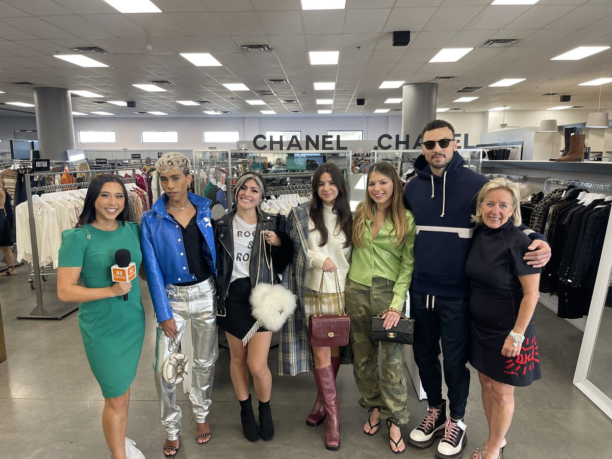 Listen, I thought my fashion game was alright… but @MySistersCloset has shown me that it needs some work!🤪

The store’s annual Fall Reveal is officially underway, debuting never before seen resale items from clothes to accessories!

The store’s founder and its fabulous models