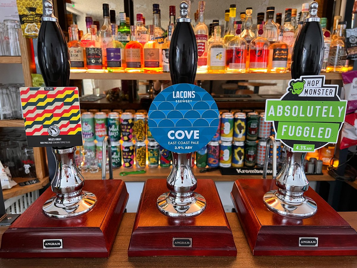 themagnetpub's tweet photo. Saturday Beers at The Magnet 🧲
@HowlingHops
• Miles Away (5.0%)🐺
@LaconsBrewery
• Cove (3.9%)🏝️
@GeorgesBrewery
• Absolutely Fuggled (4.3%) 🐲
#magnetcolchester
#colchesterbusiness
#colchesterpub
#colchester
#essexpub
#howlinghops
#laconsbrewery
#georgesbrewery
#micropub https://t.co/oORUYm5OEn