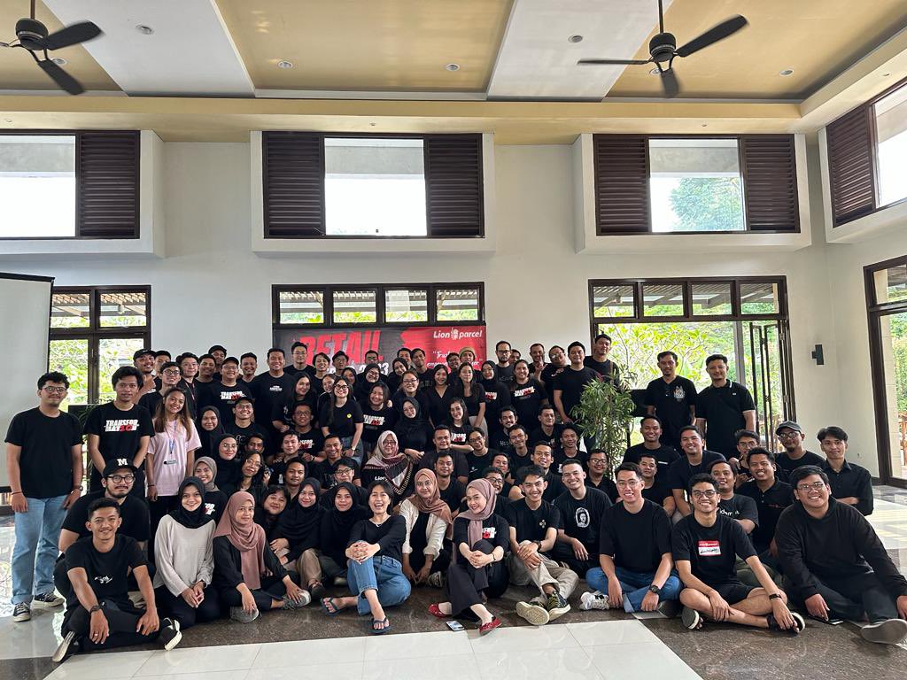 kanittarius's tweet photo. Dari semua gathering yg gw ikutin di ni kantor, gathering kali ini yang paling bikin gw bahagia.
Si introvert ini merasa dirinya bukan introvert lagi. Social energy gw sama sekali gak habis, malah bener2 ke charge. Full! Luber! https://t.co/DYyYEhmIFi
