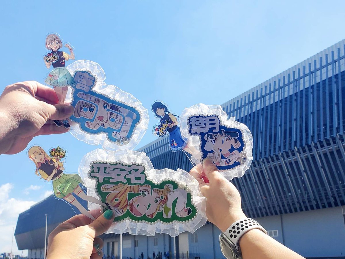 YUI_kj's tweet photo. オタク、シャツの主張激しくしたいから後ろ向きで写真撮りがち
な1日だった

嫁マン、ケンくんありがとう〜！！

明日は最前2席😇😇尊死 https://t.co/vDcRATbqm6