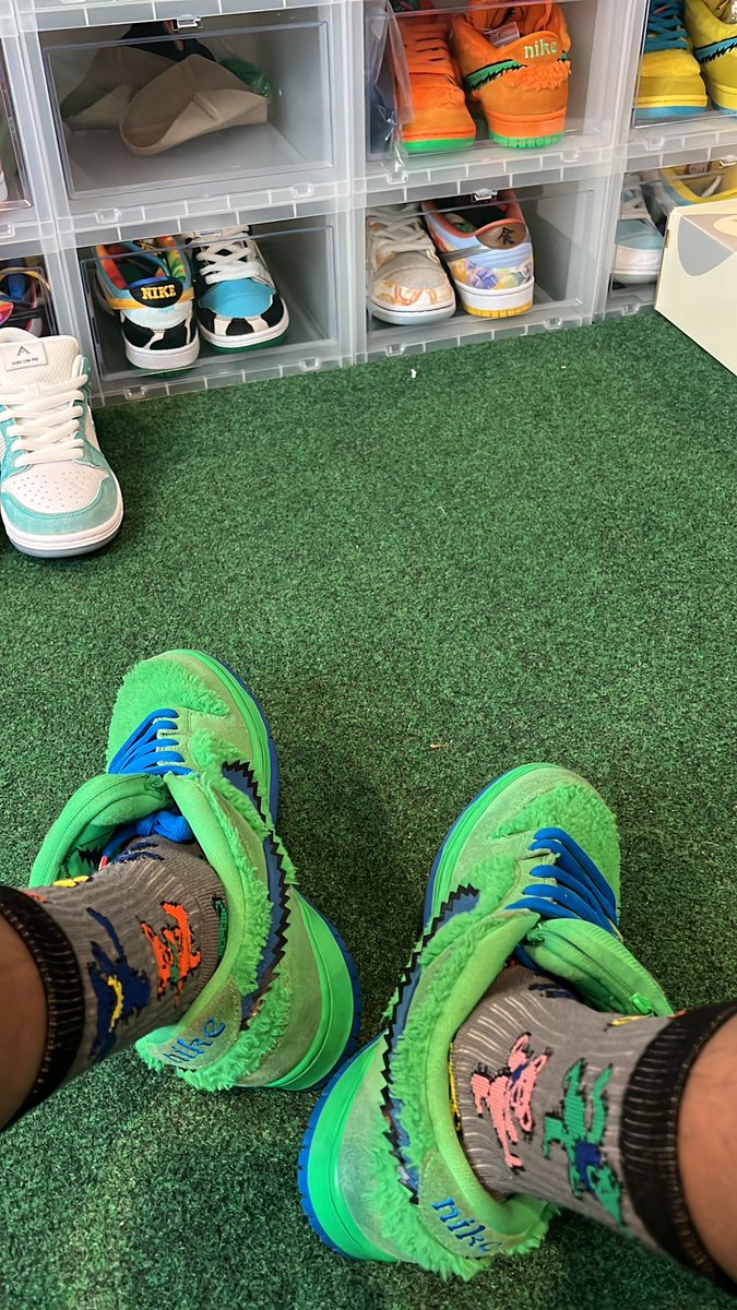 Sal_StiProject's tweet photo. 13/30 #dunksondeck #challenge #nikesbdunklow #gratefuldead #green #ftc #nikesb #nike #snkrsliveheatingup #dunkdude @trudyspeaks https://t.co/i77ahonjFO